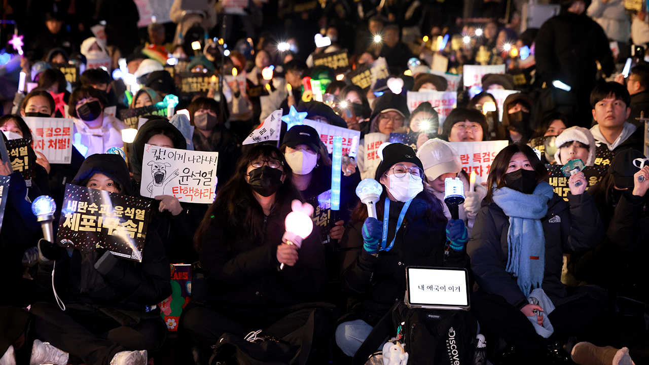 이제는 헌재 앞으로…축제 같은 집회 다시 시작