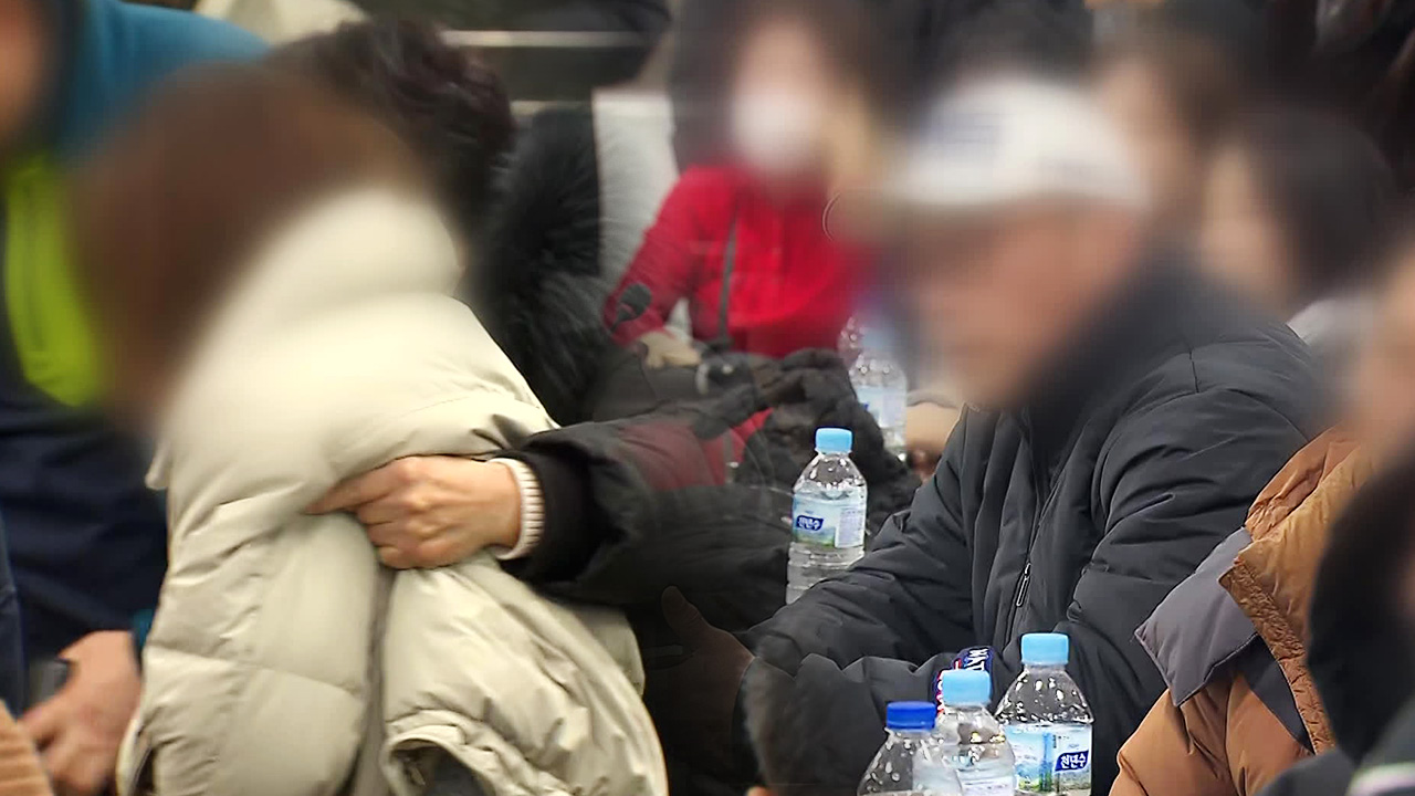 유가족 ‘침통’…이 시각 무안공항 대합실