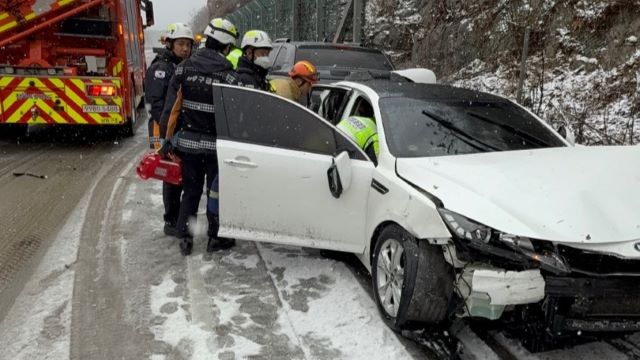 전북 전역 대설특보…눈길 교통사고 잇따라