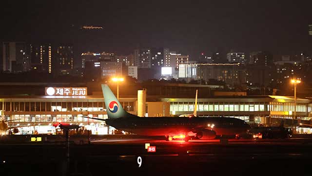 제주공항서 승객이 항공기 비상구 건드려 1시간 지연 출발