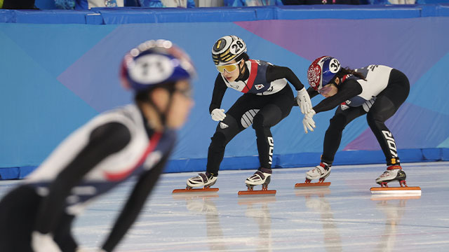 한국 쇼트트랙, 혼성 2000m 계주 금메달…대회 첫 금메달