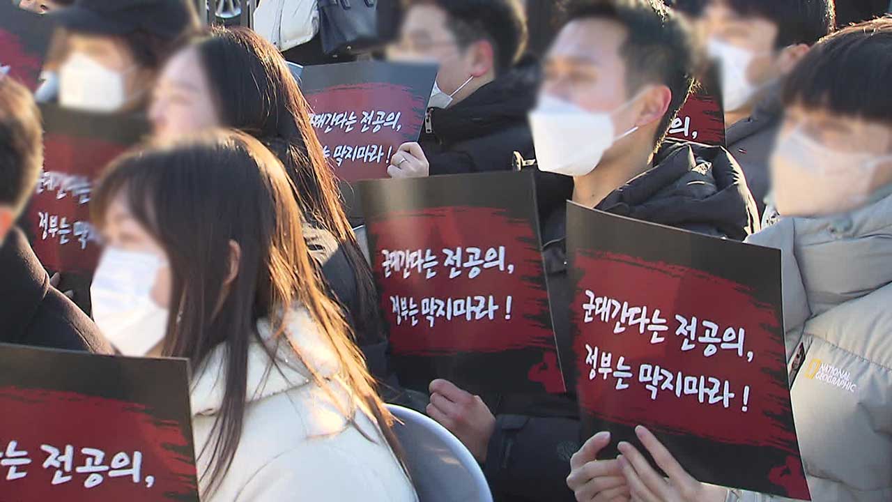 의정 갈등, 전공의 병역 문제로 확산…“4년 기다리라고?”