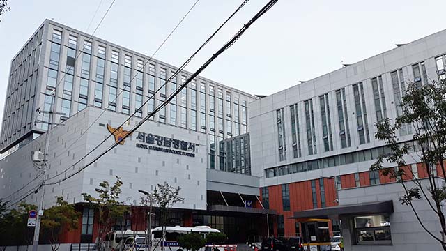 서울 강남경찰서 앞 인도로 승용차 돌진…약물 간이 검사 ‘양성’