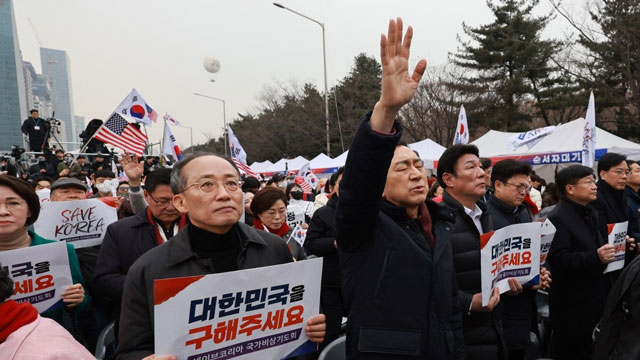 국민의힘 의원 30여 명 여의도 ‘반탄집회’ 참석…“윤 대통령 다시 복귀해야”