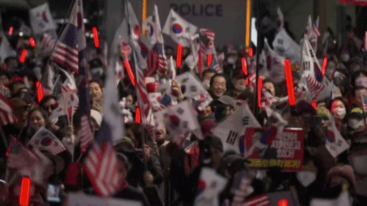 구속취소 소식에 지지자 집결…이 시각 관저 앞