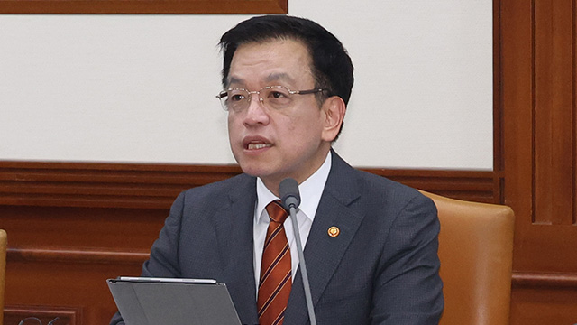 최상목 대행 “철강업계에 무역보험 우선 제공…‘제3국 우회덤핑’ 차단”