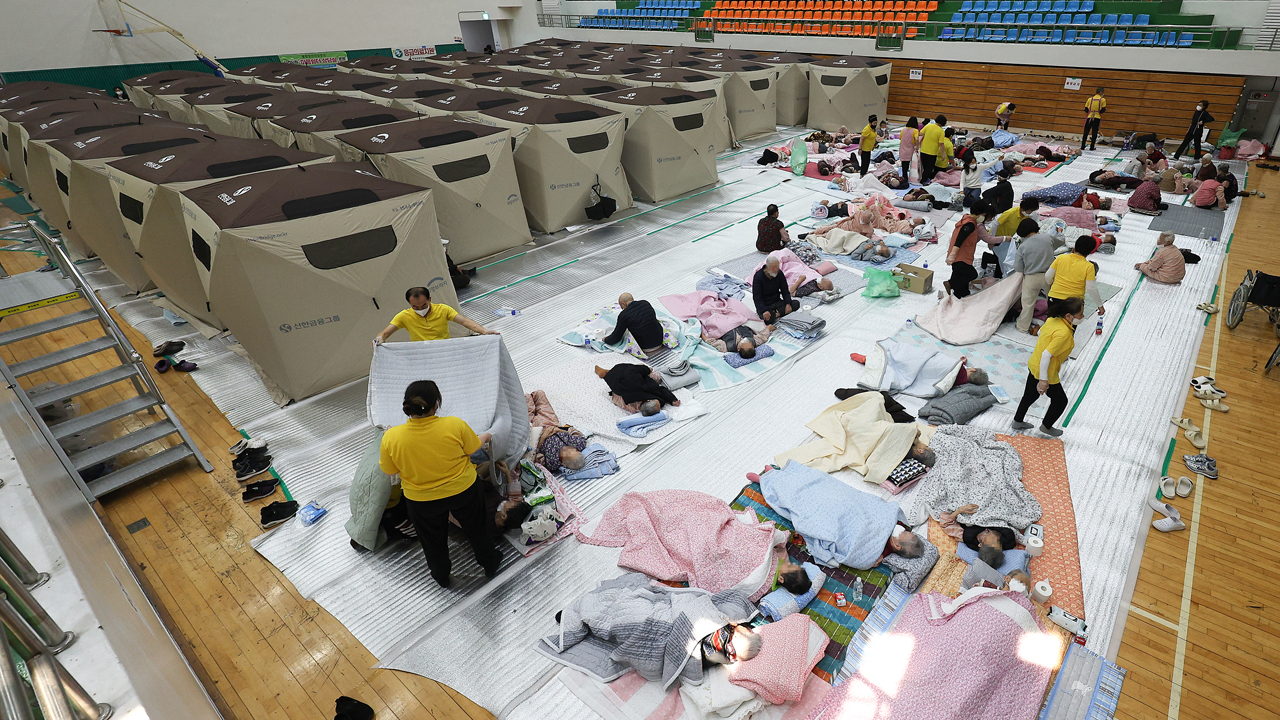 “몸만 빠져 나왔어요”…<br>밤새 뜬눈으로 ‘노심초사’