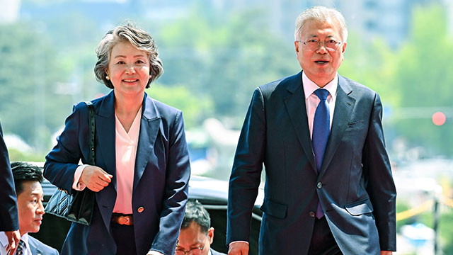 민주당 “‘김정숙 여사 옷값 수사’, 김건희 압수수색 물타기용”