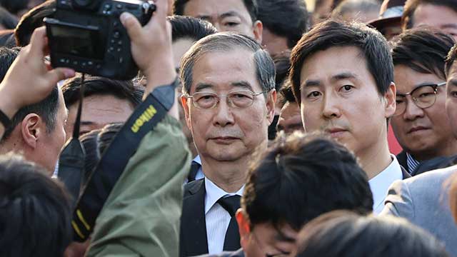 한덕수 “저도 호남 사람입니다”…시위대 막혀 5·18묘지 참배 무산