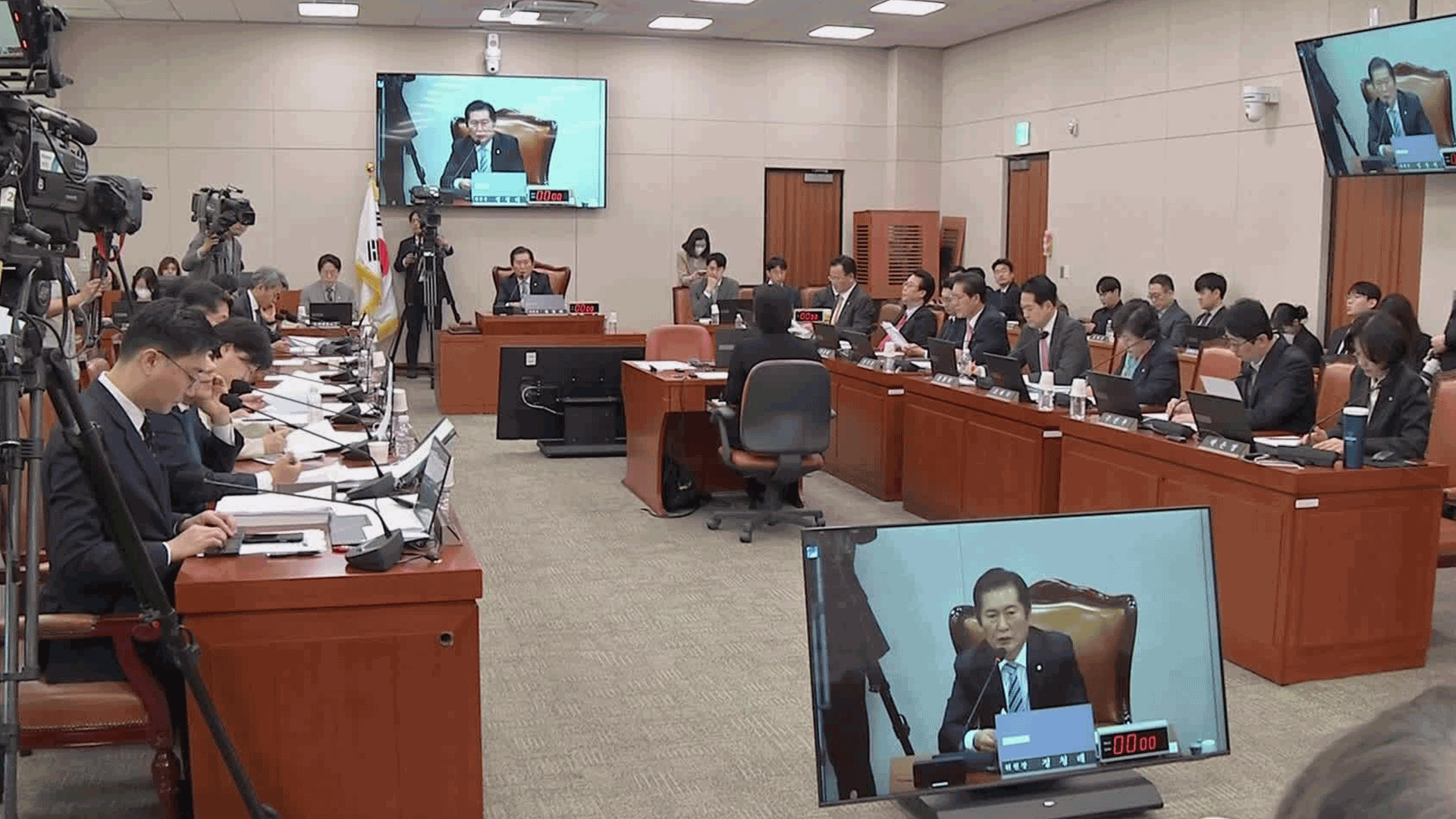 정치권, ‘대법 파기환송’ 공방…법사위 현안질의