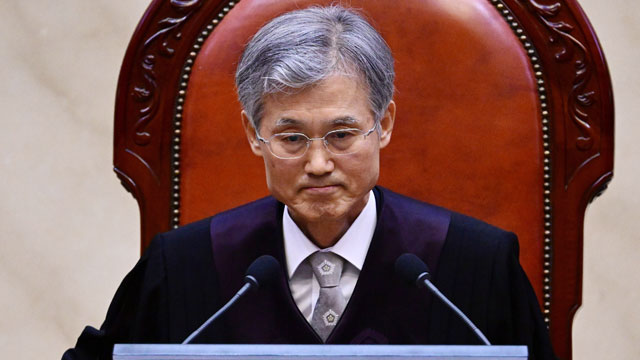 [속보] 민주당 “대법원장 탄핵 여부 결정 보류…대법 행위는 위헌·위법”