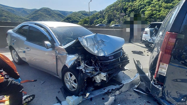 순천-완주고속도로에서 차량 8대 추돌 사고…6명 다쳐