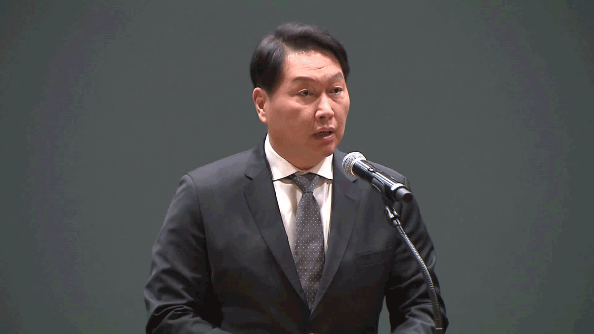 SKT 사태 19일 만에 최태원 회장 대국민 사과…위약금은?