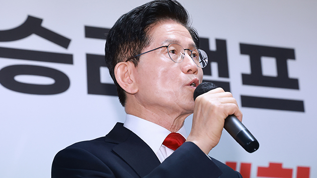 [속보] 김문수 “다음주 수요일 방송 토론, 목·금 여론조사 해 단일화하자”