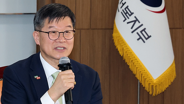 복지차관 “결혼 안 하고도 아이 낳을 수 있게 하겠다”
