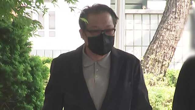 건진법사 ‘정치자금법 위반’ 2차 공판…‘김건희 선물’ 질문에 묵묵부답
