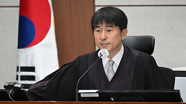 혁신당 “법원, ‘지귀연 접대 의혹’ 사실일까봐 확인 안 하나”