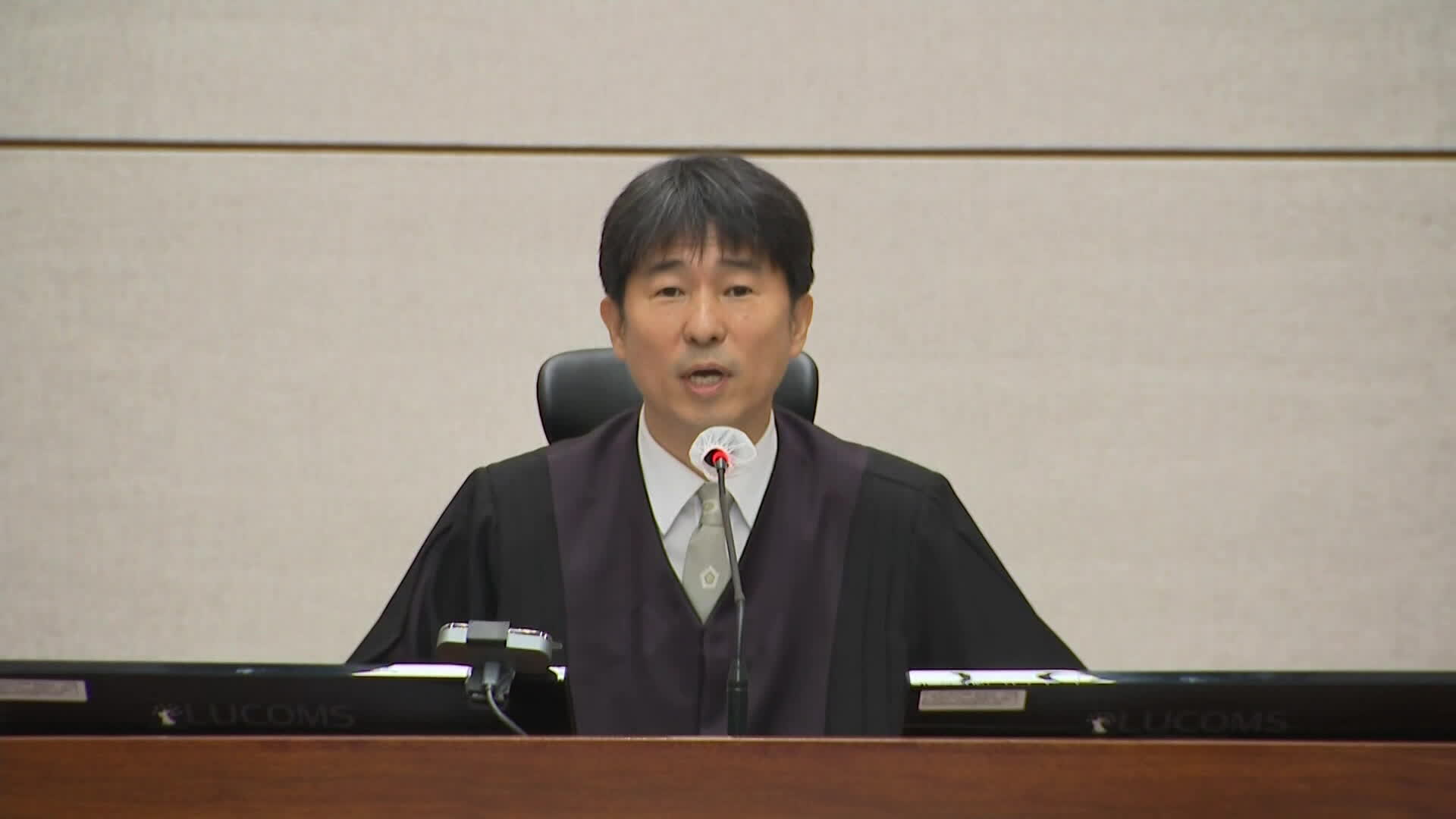 “의혹 제기 사실 아니야”…“접대 의혹 사진 공개”