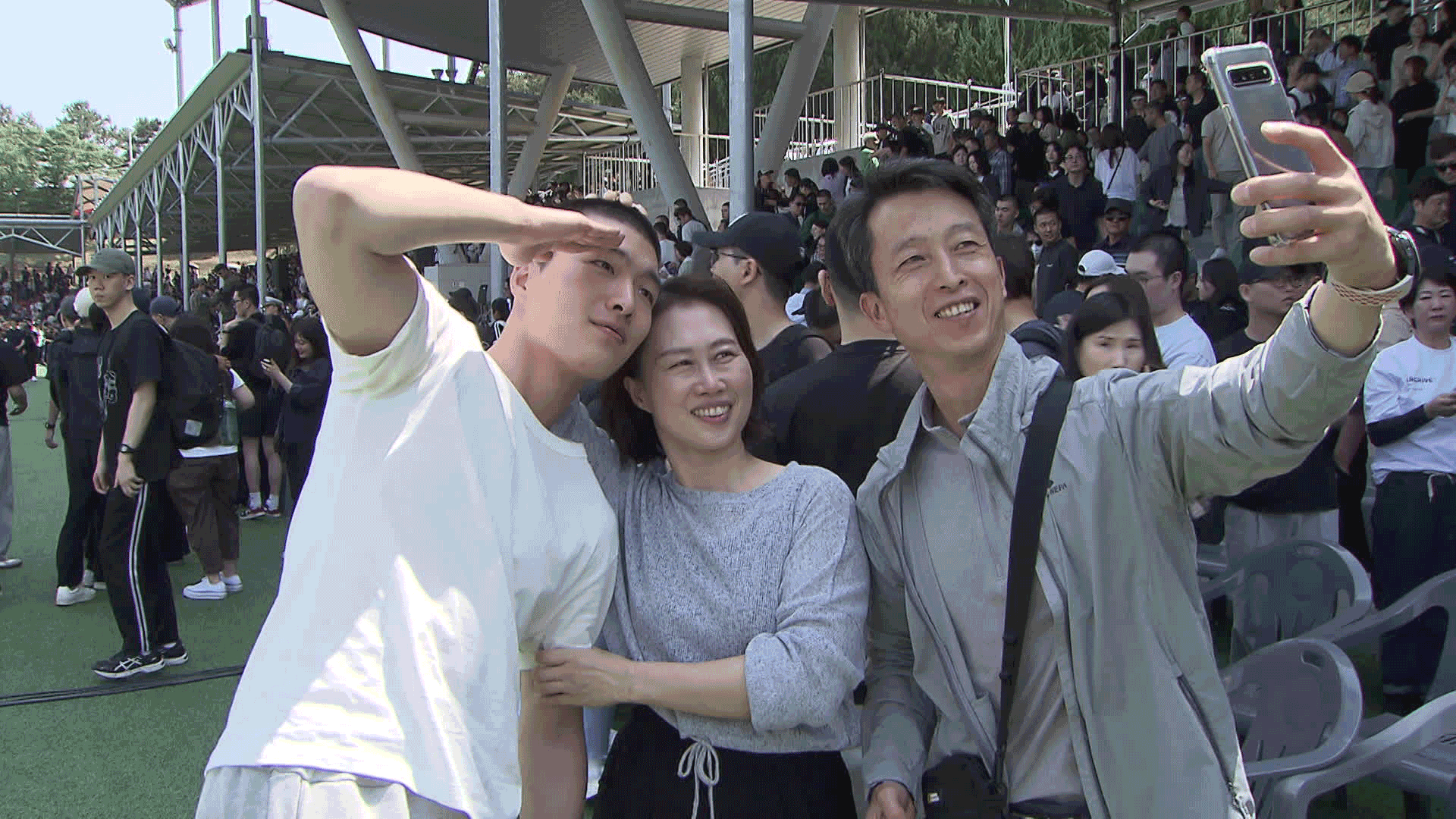 “입영도 축제처럼”…훈련소에서 ‘청춘콘서트’