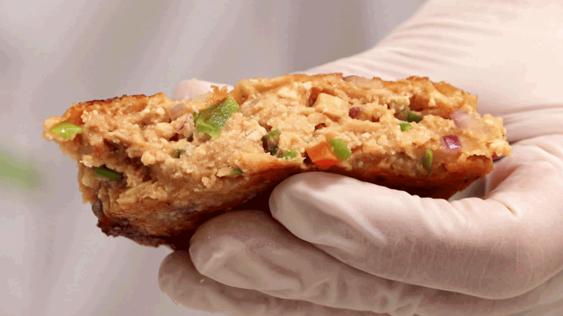 식물성 콩고기, 진짜 고기 맛 살릴 비법 찾을까?