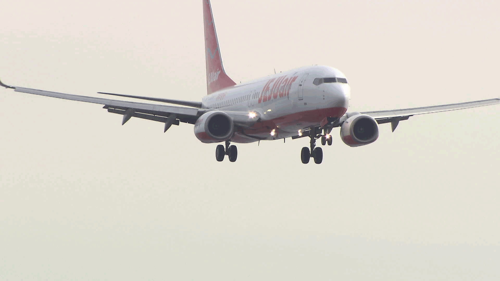 제주항공 여객기 다낭공항 착륙 중 활주로 잠시 이탈