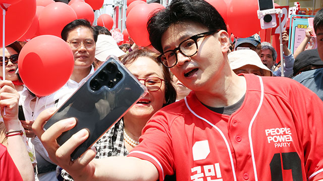 한동훈, 광주서 사전투표…“윤석열·이재명 퇴출이 국민의 정치”