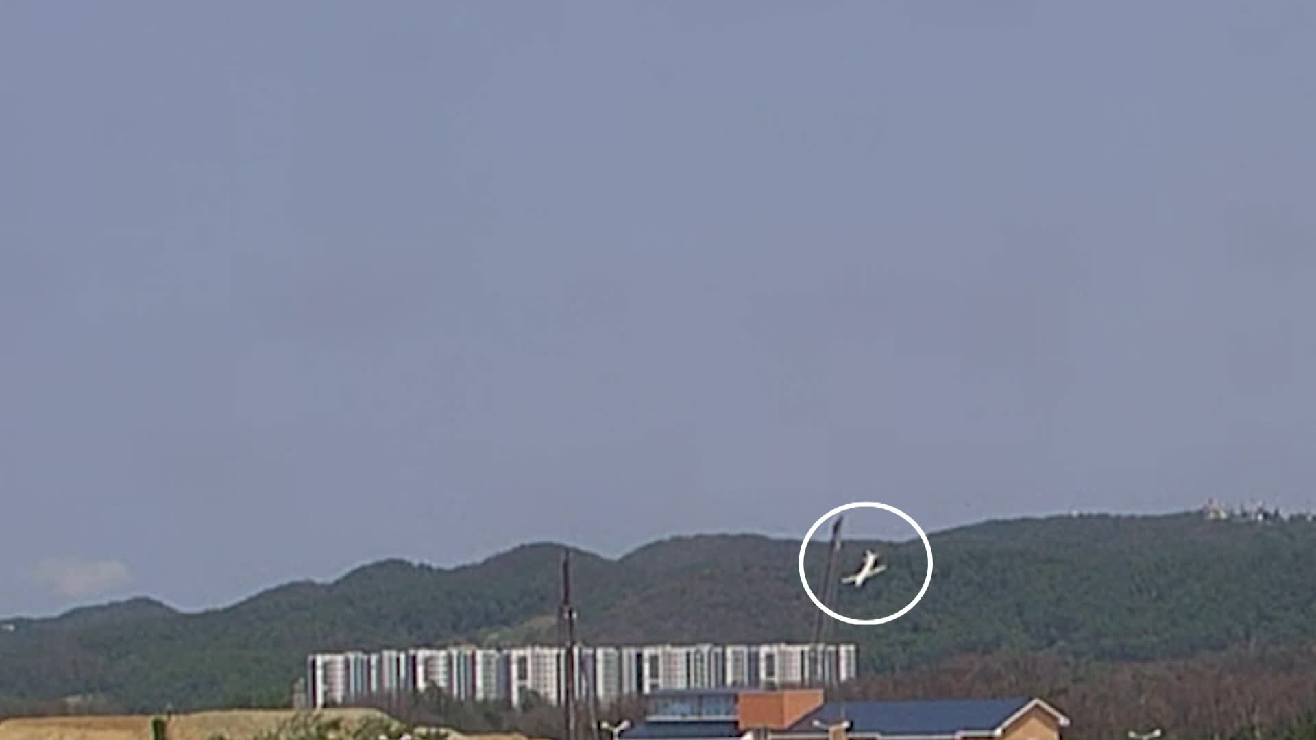 사고 당시 CCTV 공개…우선회 후 갑자기 추락
