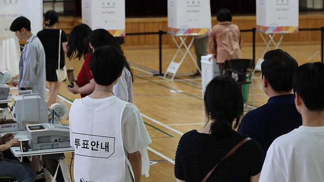 21대 대선 둘째 날 사전투표율 오후 4시 현재 31.38%…1.38%p 낮아