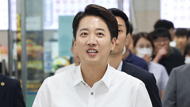 이준석 “확인 안 된 로저스 지지 공표는 공선법 위반”