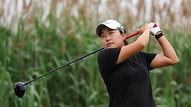 이일희, 12년 만에 LPGA 우승 보인다…2라운드도 선두