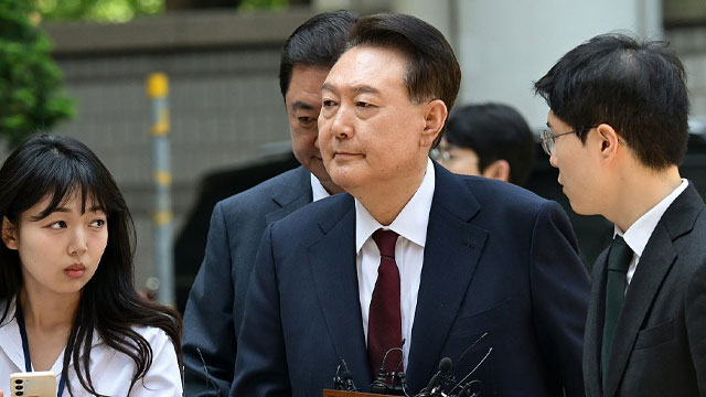 ‘내란 우두머리’ 윤석열 6차 공판…이 대통령 취임 후 첫 포토라인