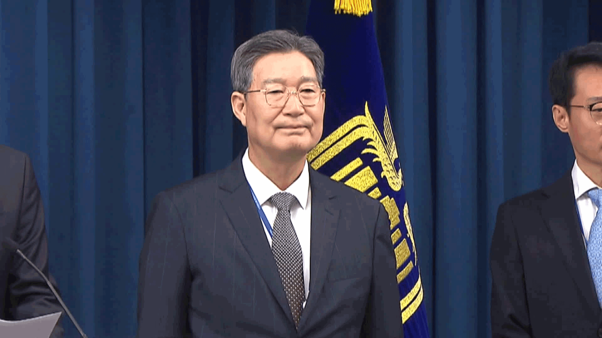 오광수 민정수석 ‘부동산 차명관리’ 논란…“송구”
