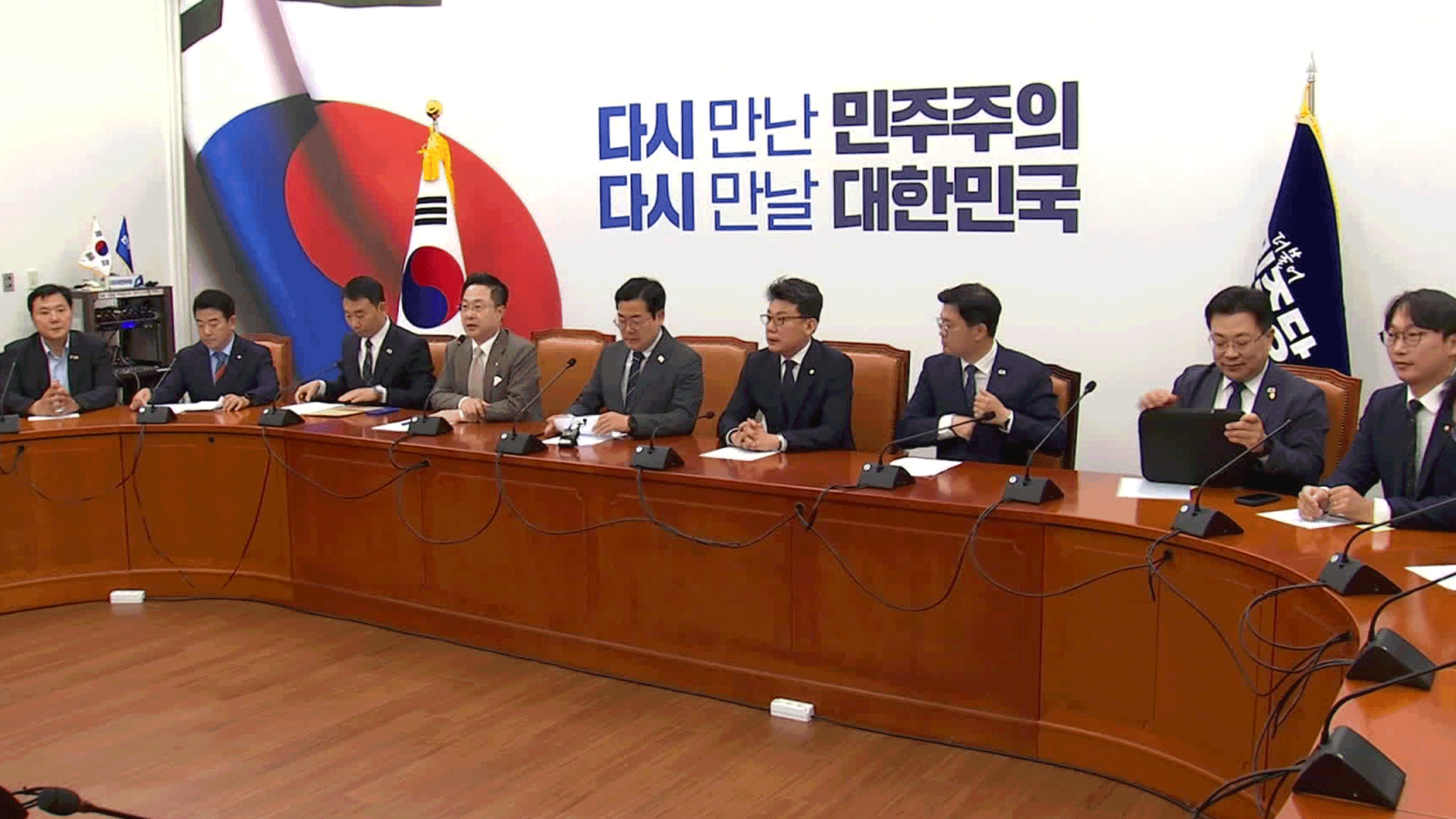 ‘재판 정지법’ 처리 연기…“‘협치 우선’ 대통령실 의중 반영”