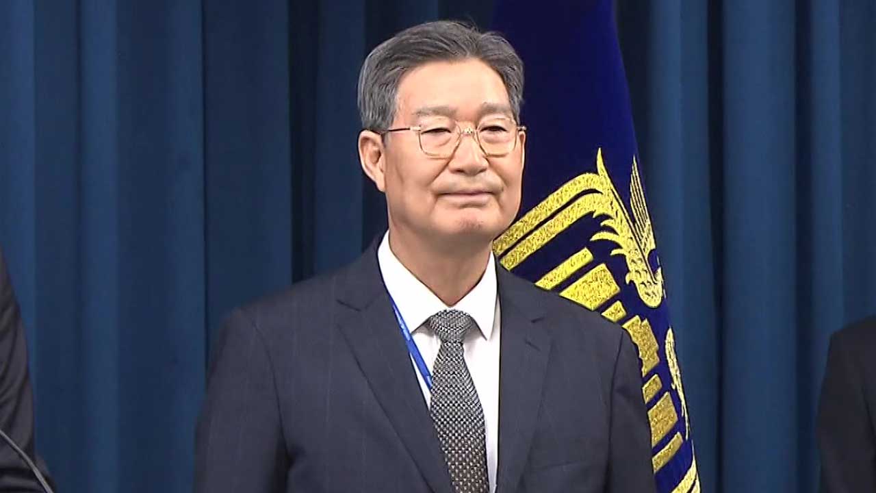 오광수 ‘차명 대출’ 의혹까지…국힘 “사퇴해야” 대통령실 “부적절한 처신”