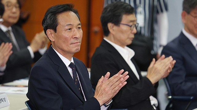 우상호 정무수석, 소수정당 예방…“신속한 추경 협력 당부”