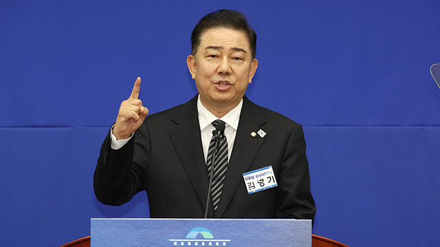 민주당 새 원내대표에 친명 3선 김병기…“1년 내 내란세력 척결”