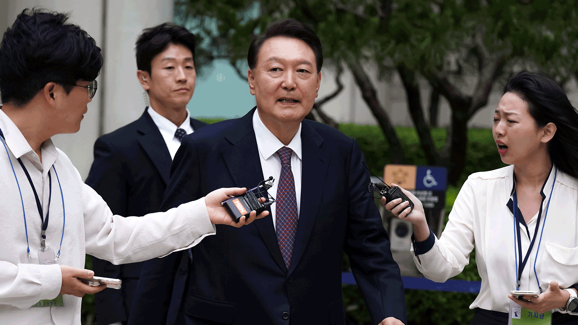 윤, 출석 요구 불응…경찰 “특검과 협의 중”