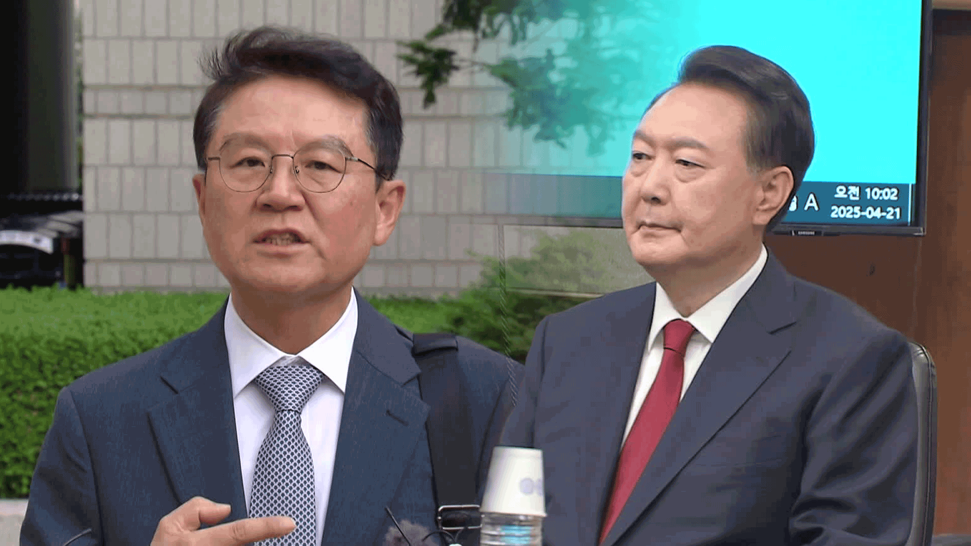 [단독] 출석엔 불응하더니 되레 고발?…경찰, 尹 체포영장 ‘만지작’