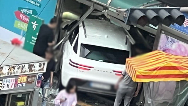 무면허로 운전하다 상가 건물 돌진…40대 남성 검거