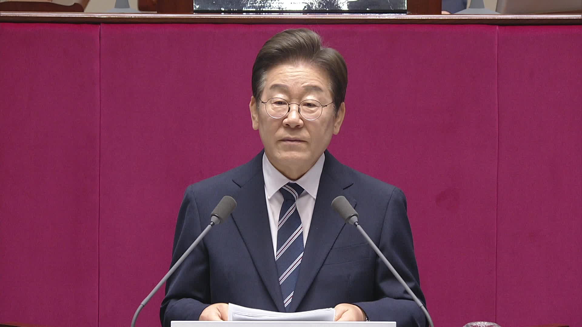 이 대통령, 국회 시정연설…“무너진 경제 회복·민생 살리는 일 시급”