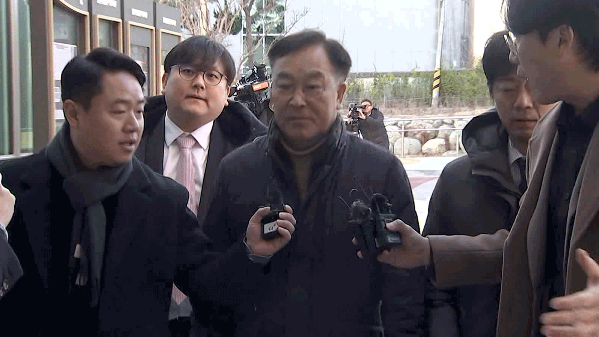 뇌물수수·강제추행 혐의 김진하 양양군수 1심 징역 2년 선고