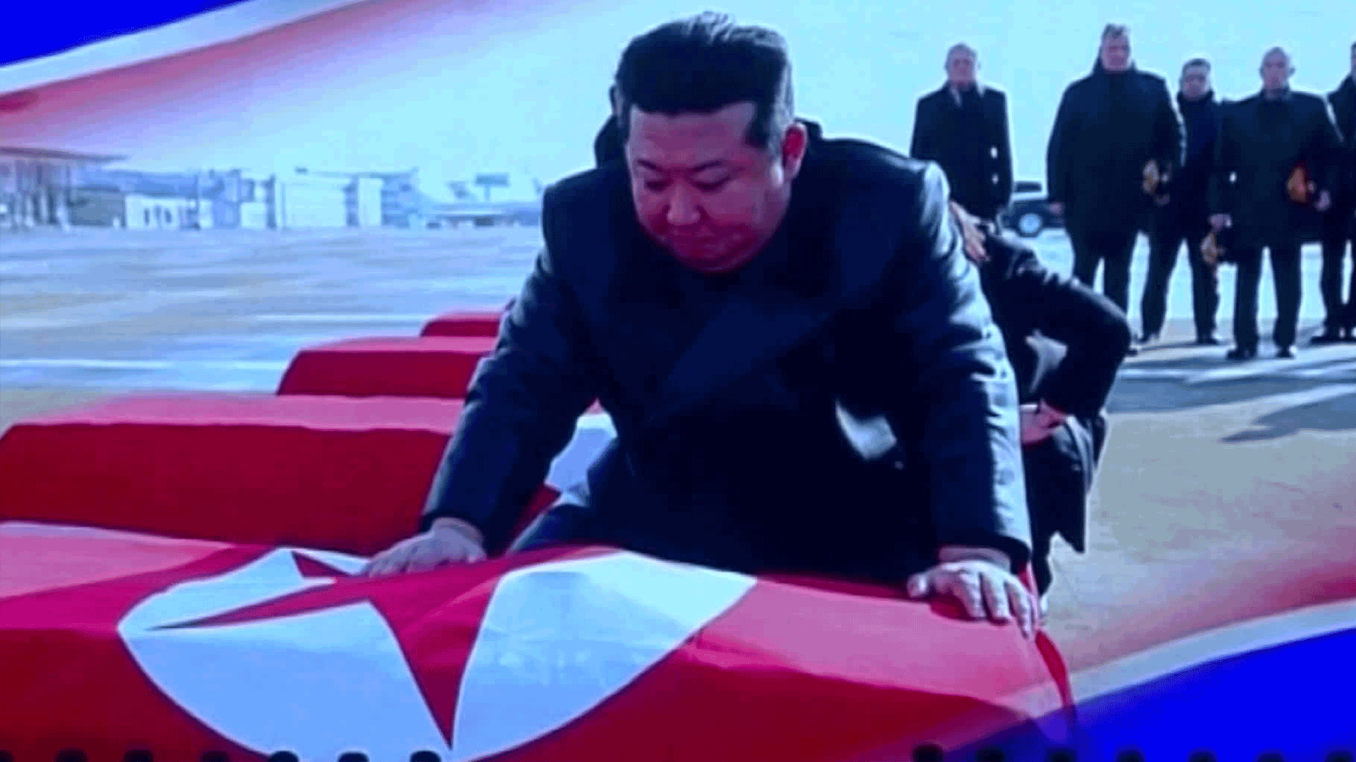전사자 관 어루만진 김정은…‘유해 송환’ 선전 나서나