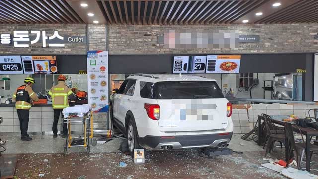 영동고속도로 강릉대관령휴게소에 차량 돌진해 16명 부상