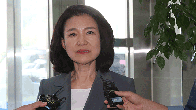‘법인카드 유용’ 의혹 이진숙 경찰 출석…“정치적 목적 있어”