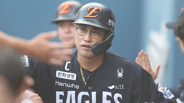 쾅·쾅·쾅·쾅 ‘홈런쇼’ 한화, 33년 만에 전반기 1위 확정