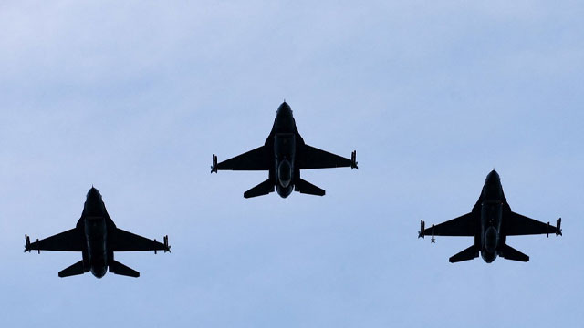 민간 비행기, 트럼프 골프장 ‘비행제한구역’ 또 침범…F-16 출동