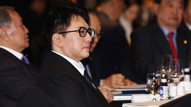금융위, ‘상장 말 바꾸기’ 방시혁 하이브 의장 검찰 고발
