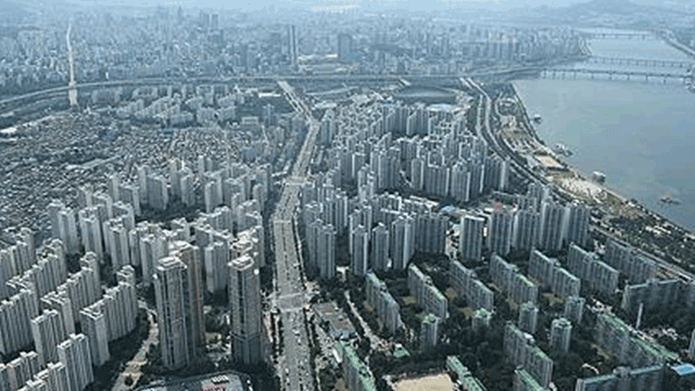 서울 아파트값 상승폭 축소 0.29%↑…한강벨트도 상승세 둔화