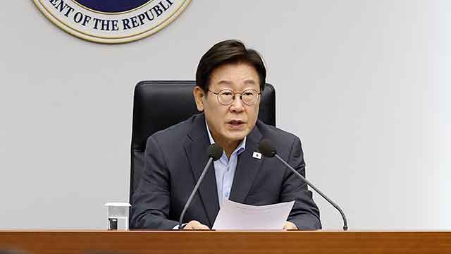 이 대통령, 첫 NSC 회의 주재 “남북 평화 공존이 가장 실용적 선택지”