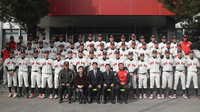 덕수고, 부산고 꺾고 9년 만에 청룡기 고교대회 우승
